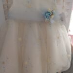 Vestido cerimónia Branco com flores Azuis