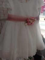 Vestido cerimónia_Branco com renda e apontamentos rosa