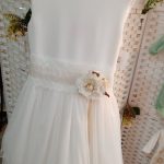 Vestido de cerimónia flor em tons de beje